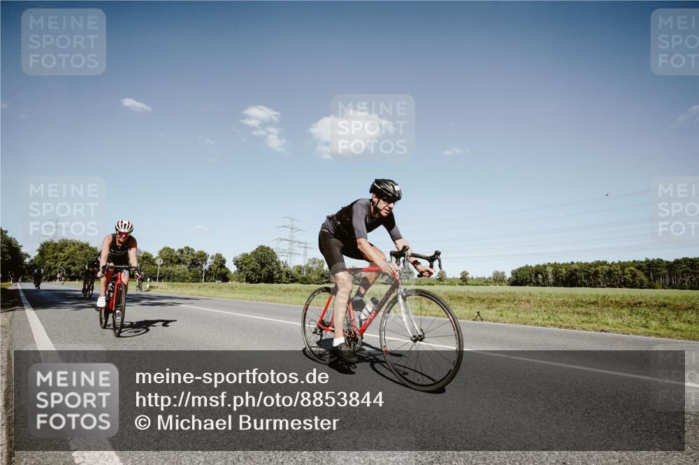 07.09.2025 - 19. Norderstedt Triathlon Michael Burmester http://msf.ph/oto/8853844 07.09.2025 14:52:27 Radfahren 364, 420, 428, 1434, 1486, 1502 meine-sportfotos.de