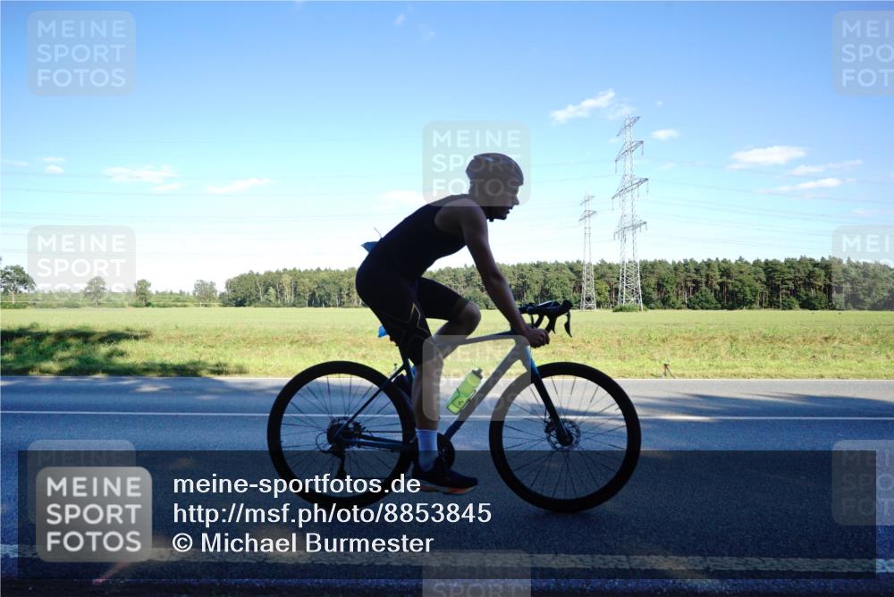 07.09.2025 - 19. Norderstedt Triathlon Michael Burmester http://msf.ph/oto/8853845 07.09.2025 16:05:58 Radfahren 418, 878, 886, 890, 1046 meine-sportfotos.de
