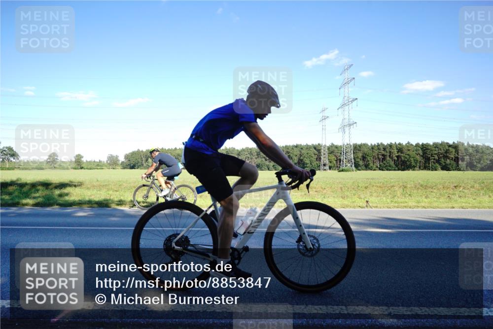 07.09.2025 - 19. Norderstedt Triathlon Michael Burmester http://msf.ph/oto/8853847 07.09.2025 16:05:59 Radfahren 418, 878, 886, 890, 1534 meine-sportfotos.de
