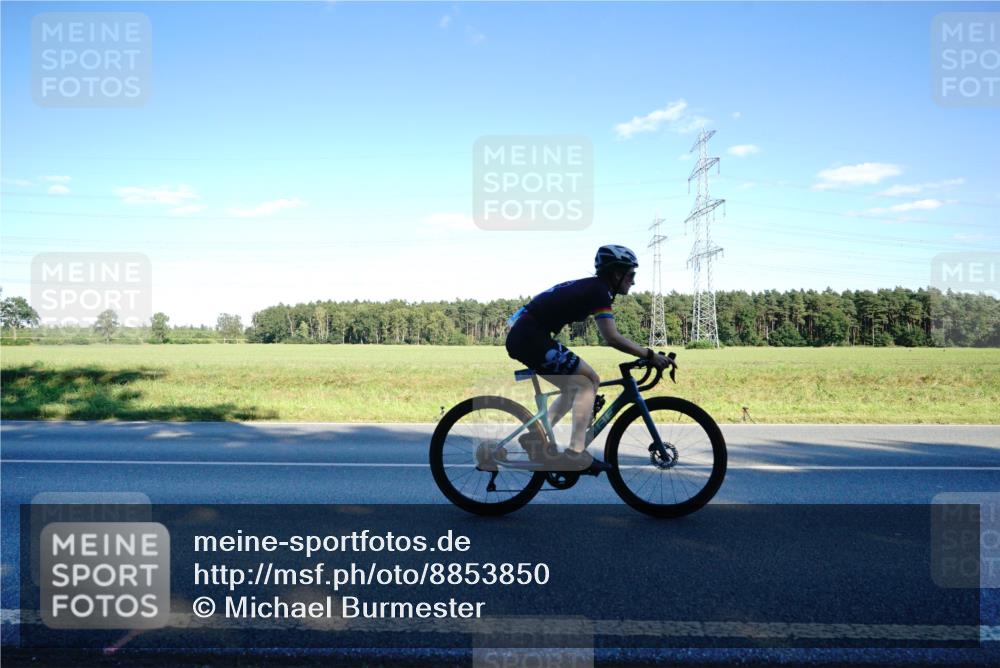 07.09.2025 - 19. Norderstedt Triathlon Michael Burmester http://msf.ph/oto/8853850 07.09.2025 16:06:00 Radfahren 418, 878, 886, 890, 1534 meine-sportfotos.de