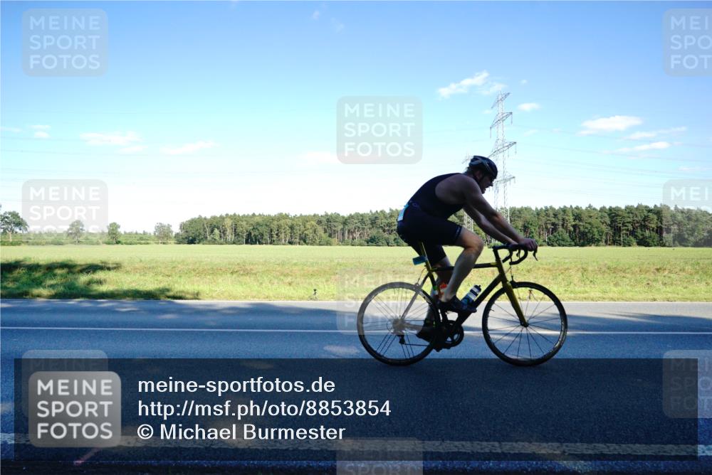 07.09.2025 - 19. Norderstedt Triathlon Michael Burmester http://msf.ph/oto/8853854 07.09.2025 16:06:01 Radfahren 418, 878, 886, 889, 890, 1534 meine-sportfotos.de