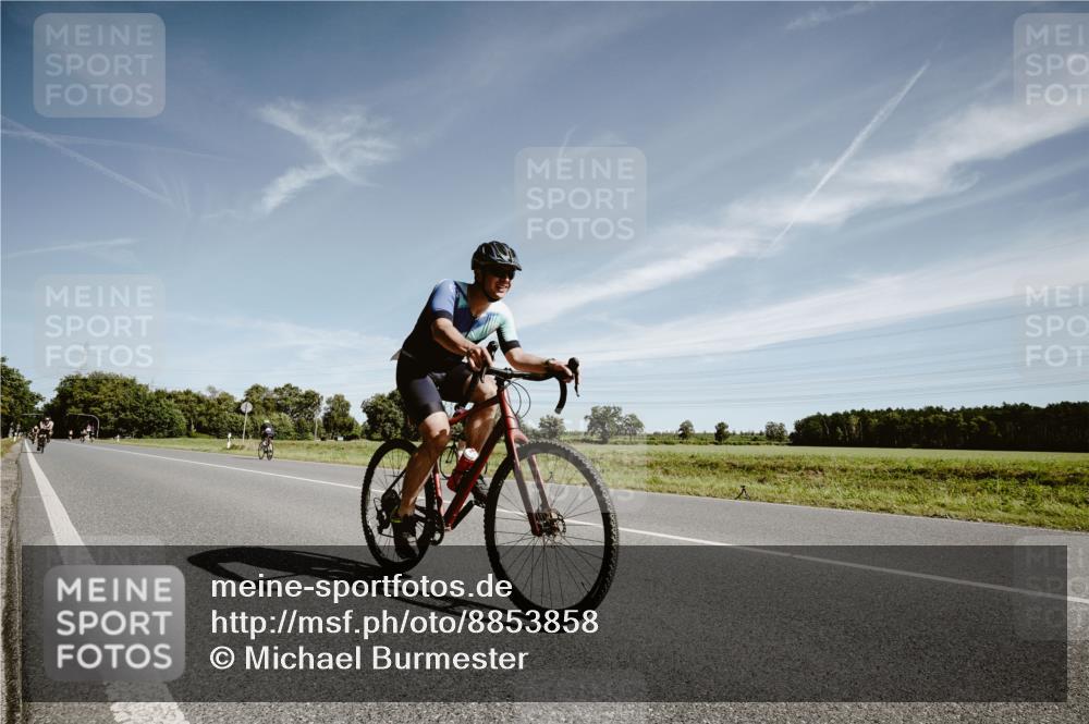 07.09.2025 - 19. Norderstedt Triathlon Michael Burmester http://msf.ph/oto/8853858 07.09.2025 11:54:42 Radfahren 741, 779, 1371 meine-sportfotos.de