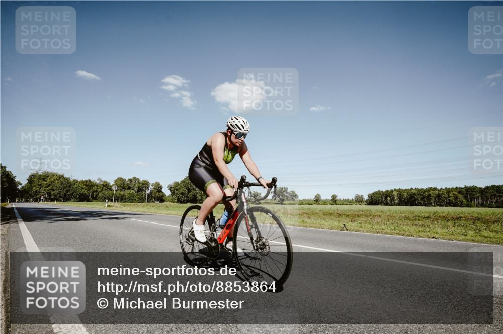 07.09.2025 - 19. Norderstedt Triathlon Michael Burmester http://msf.ph/oto/8853864 07.09.2025 14:52:47 Radfahren 453 meine-sportfotos.de