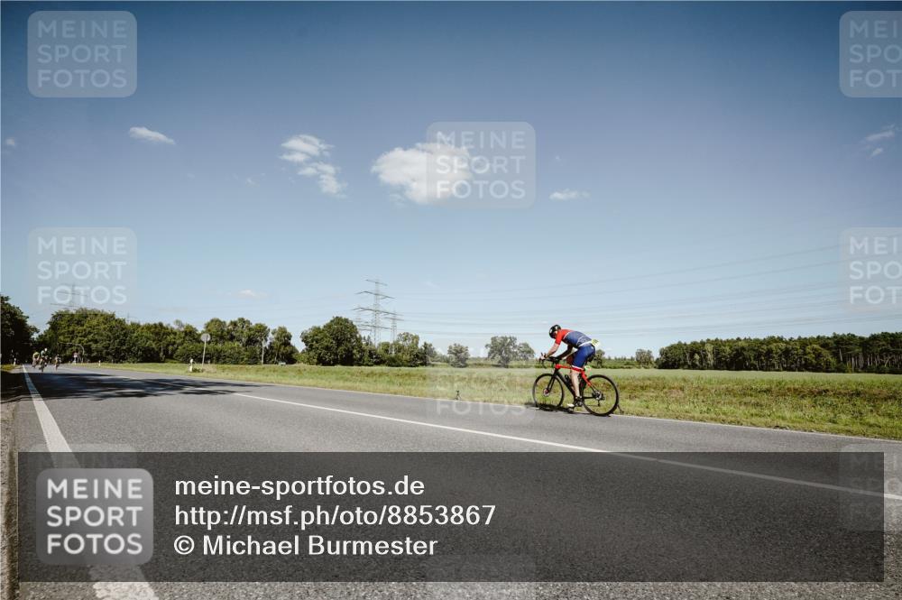 07.09.2025 - 19. Norderstedt Triathlon Michael Burmester http://msf.ph/oto/8853867 07.09.2025 14:52:54 Radfahren 1488 meine-sportfotos.de