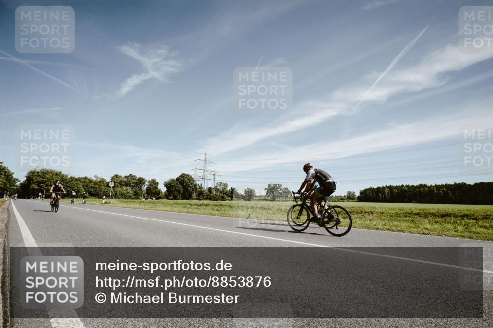 07.09.2025 - 19. Norderstedt Triathlon Michael Burmester http://msf.ph/oto/8853876 07.09.2025 11:54:56 Radfahren 1315 meine-sportfotos.de