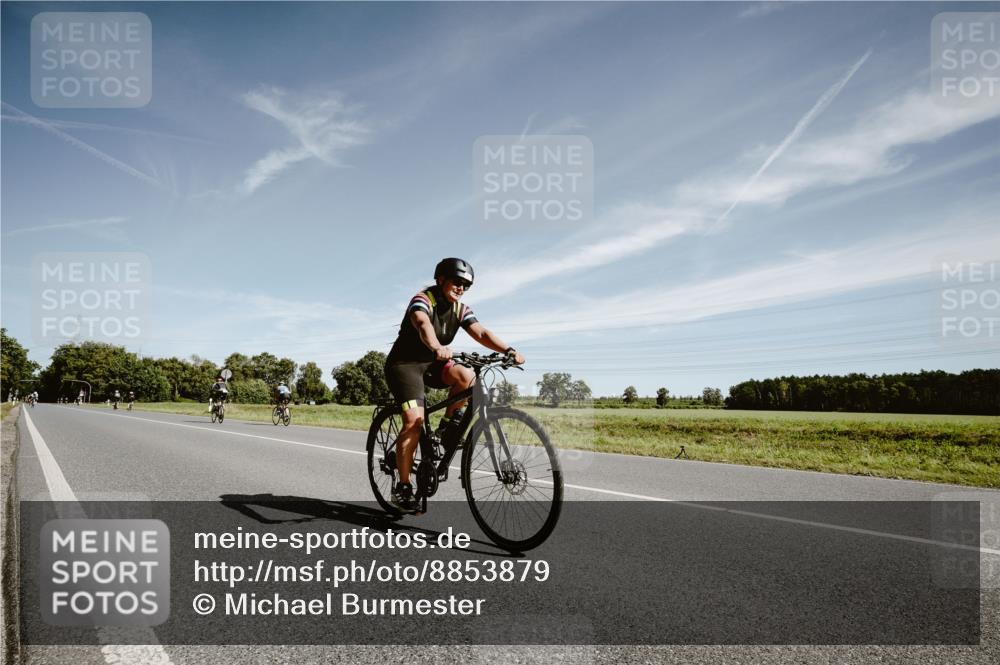 07.09.2025 - 19. Norderstedt Triathlon Michael Burmester http://msf.ph/oto/8853879 07.09.2025 11:54:57 Radfahren 1315 meine-sportfotos.de