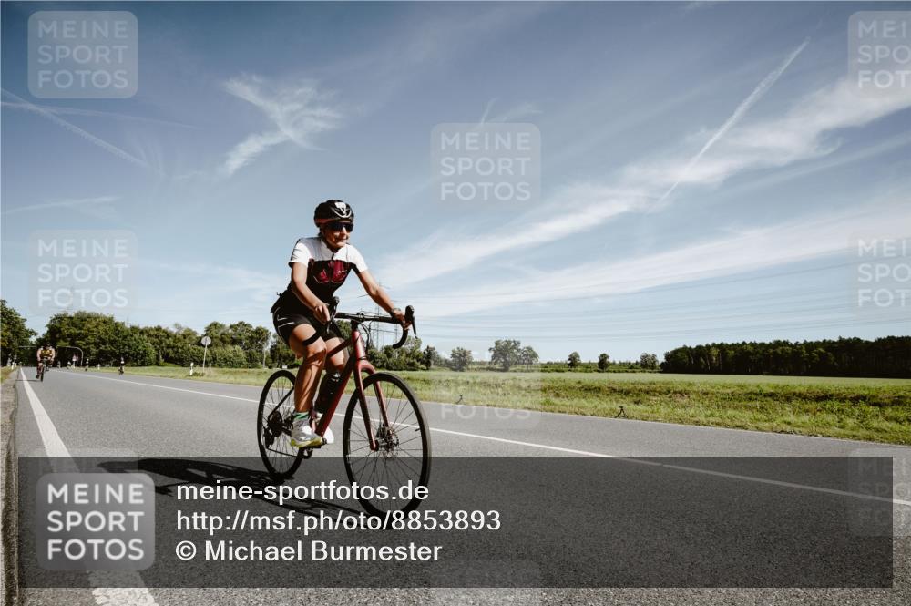 07.09.2025 - 19. Norderstedt Triathlon Michael Burmester http://msf.ph/oto/8853893 07.09.2025 11:55:10 Radfahren 703, 1358 meine-sportfotos.de