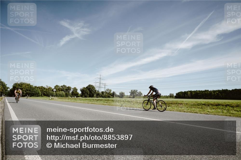 07.09.2025 - 19. Norderstedt Triathlon Michael Burmester http://msf.ph/oto/8853897 07.09.2025 11:55:11 Radfahren 703, 1358 meine-sportfotos.de