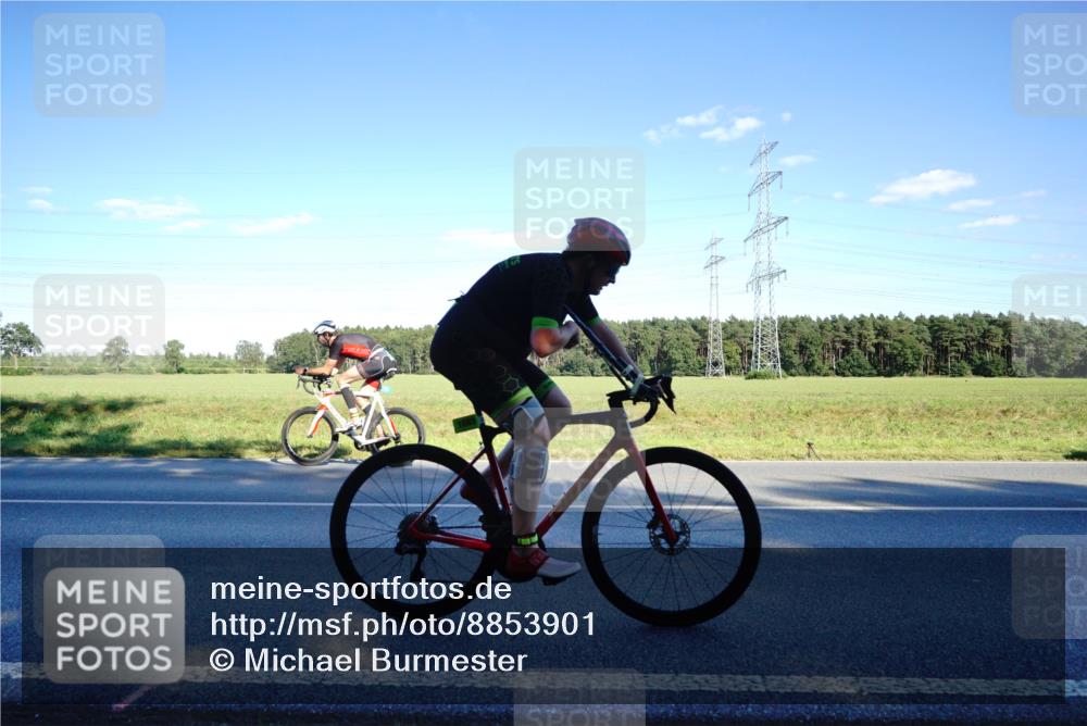 07.09.2025 - 19. Norderstedt Triathlon Michael Burmester http://msf.ph/oto/8853901 07.09.2025 16:06:30 Radfahren 491, 871, 1056, 1083, 1561 meine-sportfotos.de
