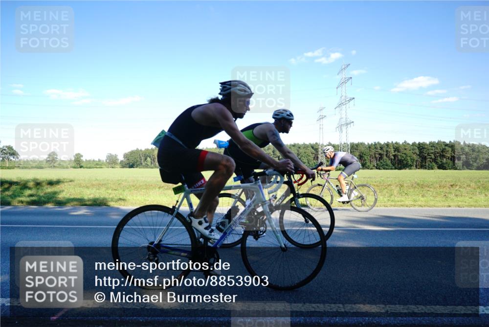 07.09.2025 - 19. Norderstedt Triathlon Michael Burmester http://msf.ph/oto/8853903 07.09.2025 16:06:31 Radfahren 491, 871, 1056, 1083, 1561 meine-sportfotos.de