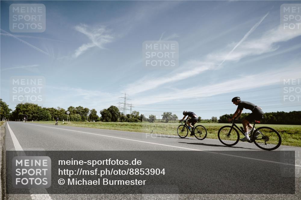 07.09.2025 - 19. Norderstedt Triathlon Michael Burmester http://msf.ph/oto/8853904 07.09.2025 11:55:15 Radfahren 703 meine-sportfotos.de