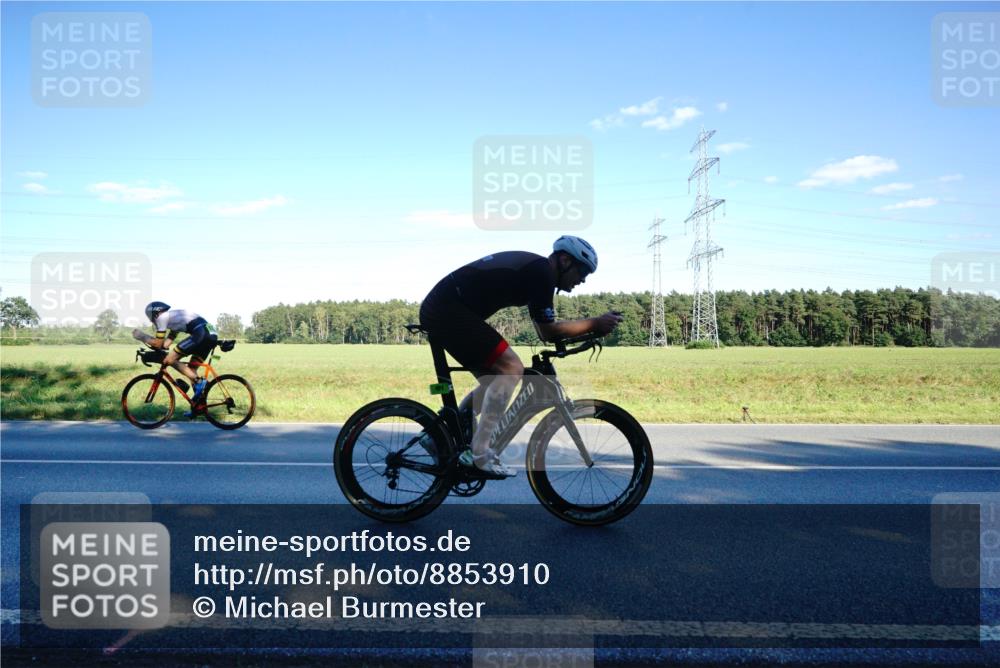 07.09.2025 - 19. Norderstedt Triathlon Michael Burmester http://msf.ph/oto/8853910 07.09.2025 16:06:32 Radfahren 491, 871, 1056, 1083, 1561 meine-sportfotos.de