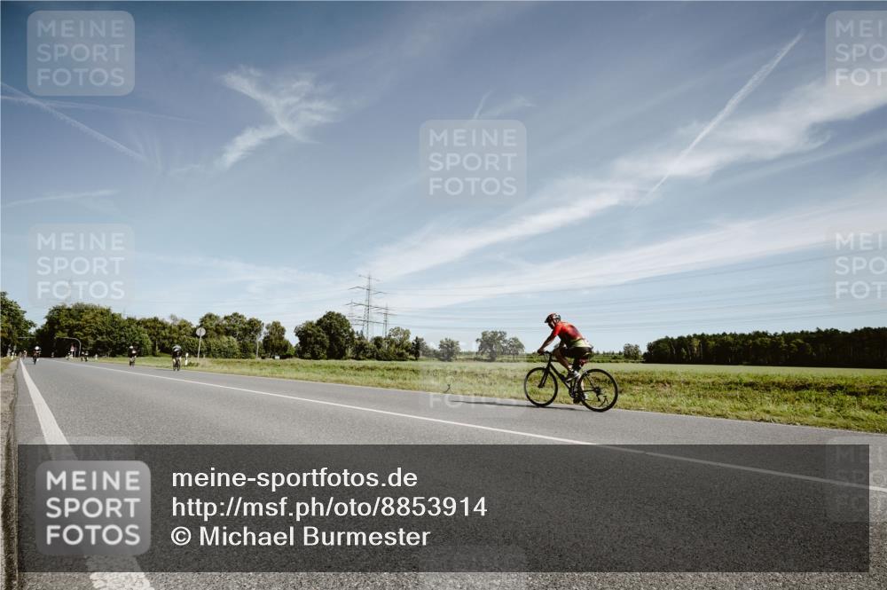 07.09.2025 - 19. Norderstedt Triathlon Michael Burmester http://msf.ph/oto/8853914 07.09.2025 11:55:24 Radfahren 245 meine-sportfotos.de