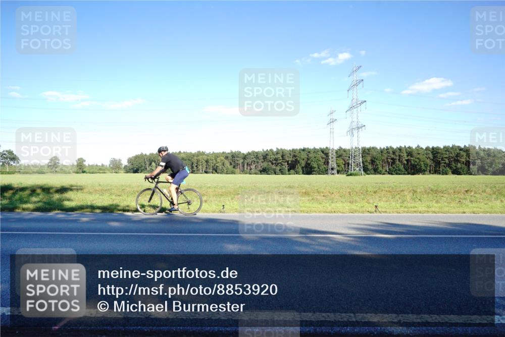 07.09.2025 - 19. Norderstedt Triathlon Michael Burmester http://msf.ph/oto/8853920 07.09.2025 16:06:40 Radfahren 432 meine-sportfotos.de