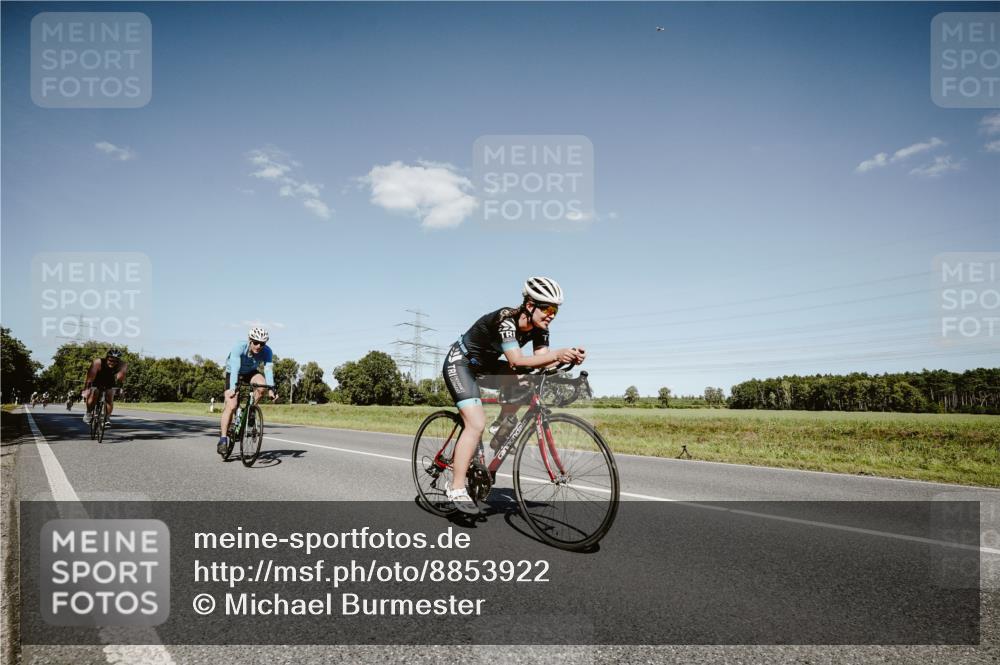 07.09.2025 - 19. Norderstedt Triathlon Michael Burmester http://msf.ph/oto/8853922 07.09.2025 14:53:45 Radfahren 373, 917, 1416, 1462 meine-sportfotos.de