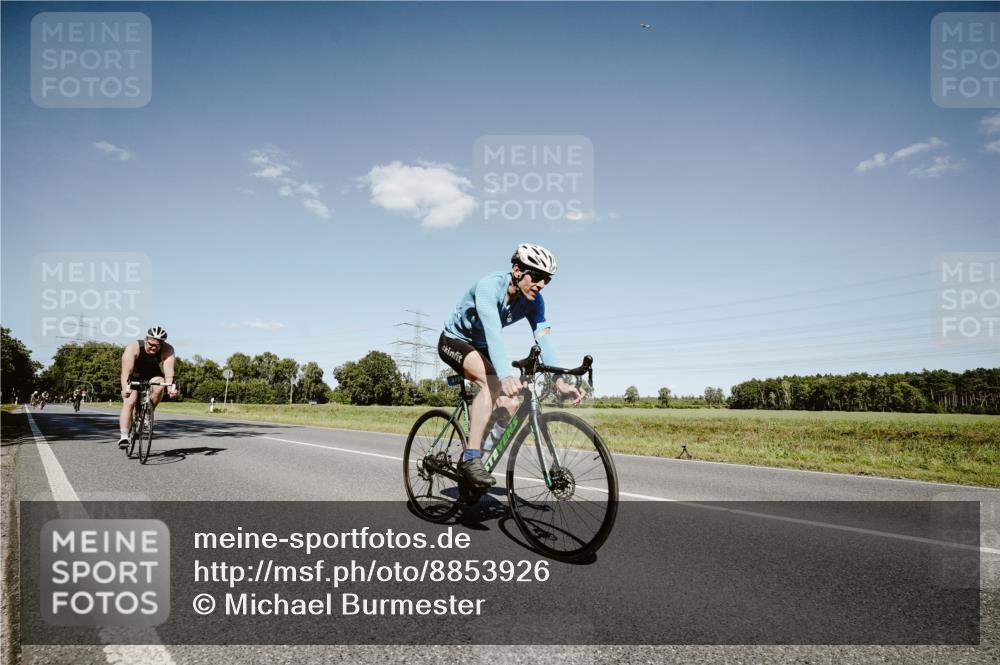 07.09.2025 - 19. Norderstedt Triathlon Michael Burmester http://msf.ph/oto/8853926 07.09.2025 14:53:46 Radfahren 373, 917, 1416, 1462, 1505 meine-sportfotos.de
