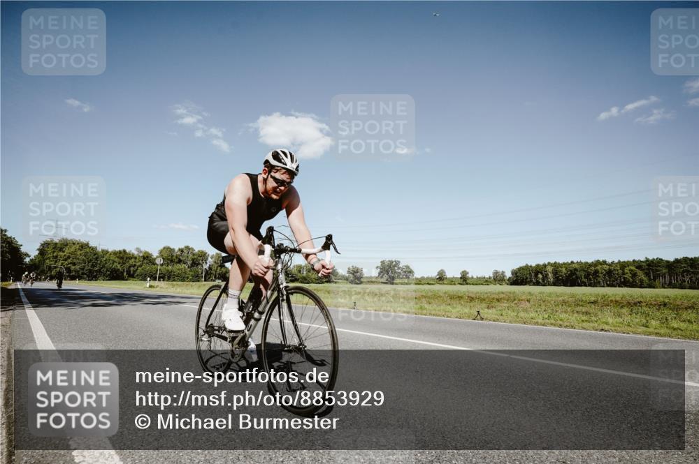 07.09.2025 - 19. Norderstedt Triathlon Michael Burmester http://msf.ph/oto/8853929 07.09.2025 14:53:46 Radfahren 373, 917, 1416, 1462, 1505 meine-sportfotos.de