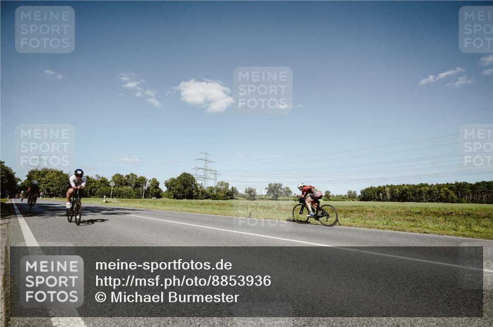 07.09.2025 - 19. Norderstedt Triathlon Michael Burmester http://msf.ph/oto/8853936 07.09.2025 14:53:50 Radfahren 448, 1493, 1505 meine-sportfotos.de