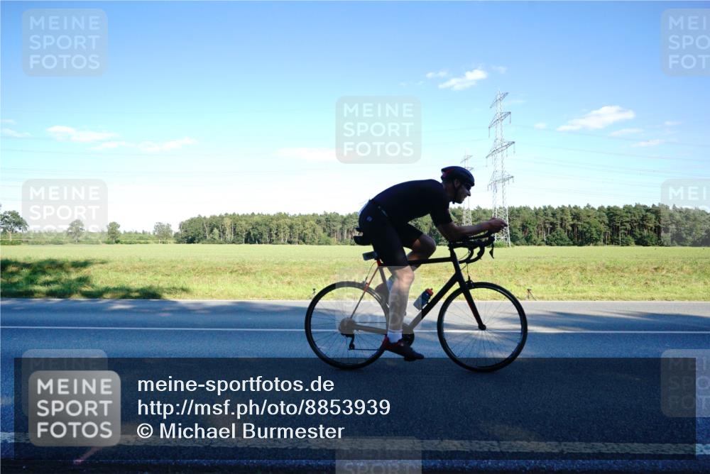07.09.2025 - 19. Norderstedt Triathlon Michael Burmester http://msf.ph/oto/8853939 07.09.2025 16:07:02 Radfahren 950, 1400, 1418, 1602 meine-sportfotos.de
