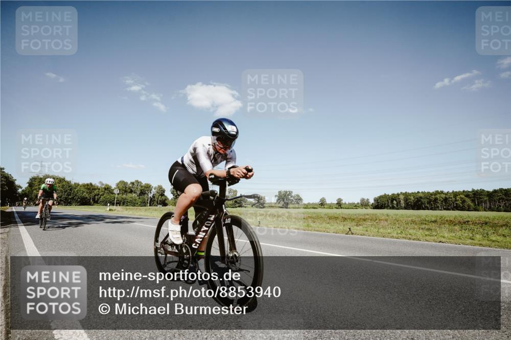 07.09.2025 - 19. Norderstedt Triathlon Michael Burmester http://msf.ph/oto/8853940 07.09.2025 14:53:51 Radfahren 448, 1493, 1505 meine-sportfotos.de