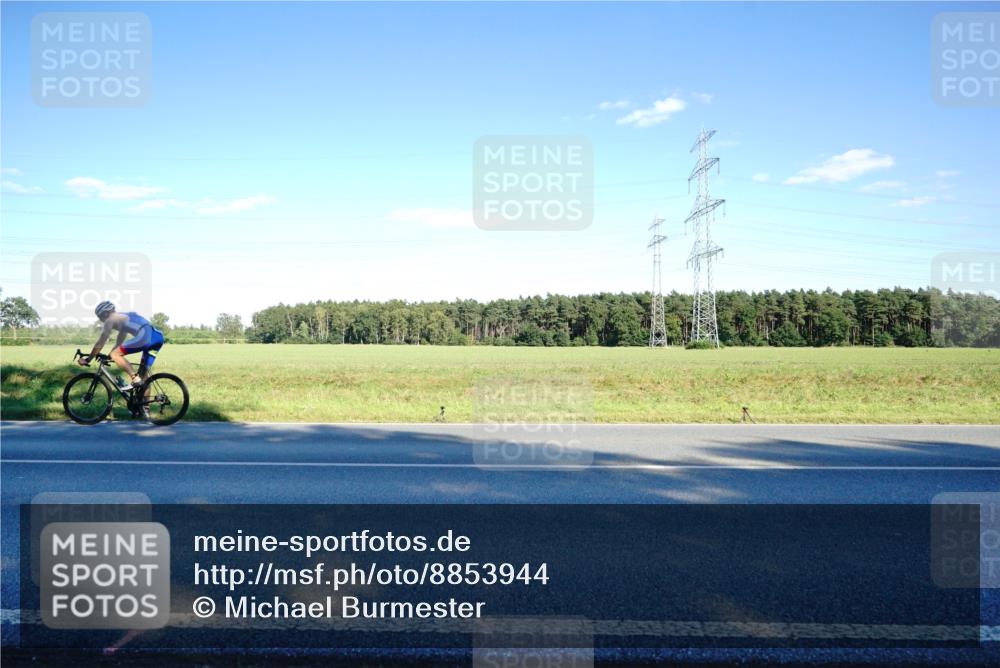 07.09.2025 - 19. Norderstedt Triathlon Michael Burmester http://msf.ph/oto/8853944 07.09.2025 16:07:04 Radfahren 552, 950, 1094, 1400, 1555, 1574, 1588 meine-sportfotos.de