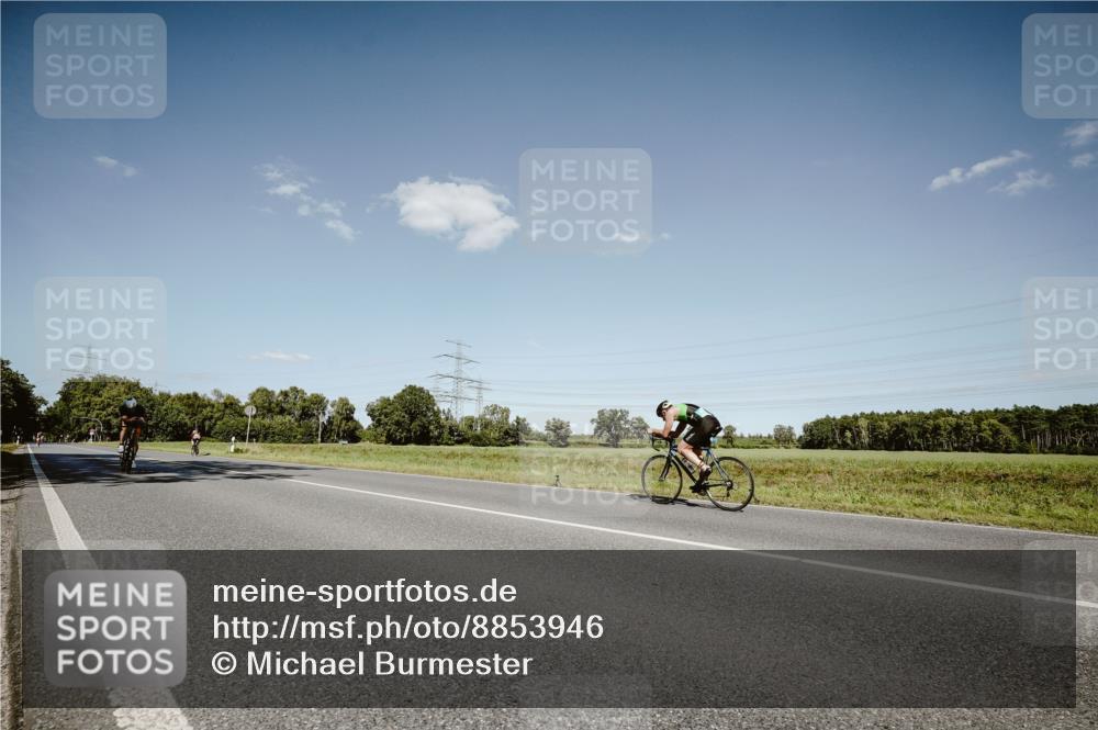 07.09.2025 - 19. Norderstedt Triathlon Michael Burmester http://msf.ph/oto/8853946 07.09.2025 14:53:54 Radfahren 448, 1000, 1493 meine-sportfotos.de