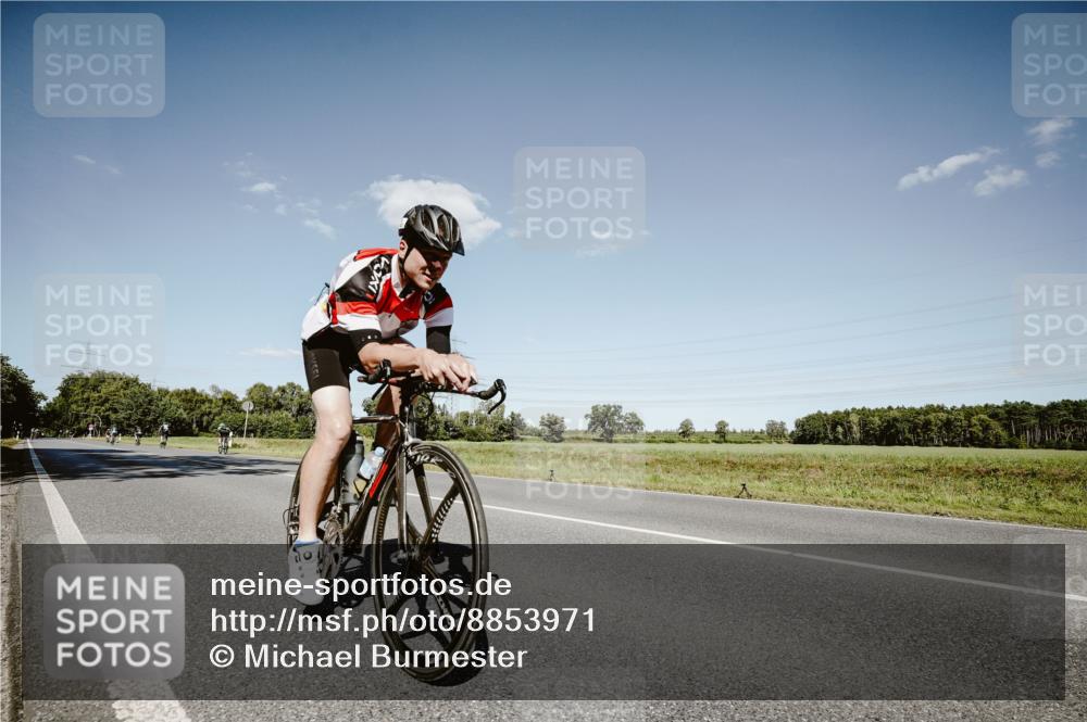 07.09.2025 - 19. Norderstedt Triathlon Michael Burmester http://msf.ph/oto/8853971 07.09.2025 14:54:11 Radfahren 427 meine-sportfotos.de