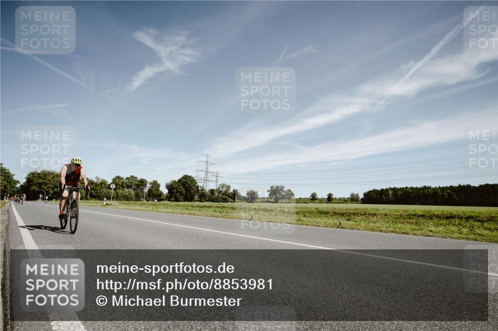 07.09.2025 - 19. Norderstedt Triathlon Michael Burmester http://msf.ph/oto/8853981 07.09.2025 11:56:11 Radfahren 823 meine-sportfotos.de