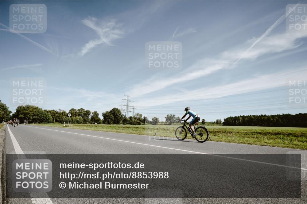 07.09.2025 - 19. Norderstedt Triathlon Michael Burmester http://msf.ph/oto/8853988 07.09.2025 11:56:13 Radfahren 823, 1332 meine-sportfotos.de