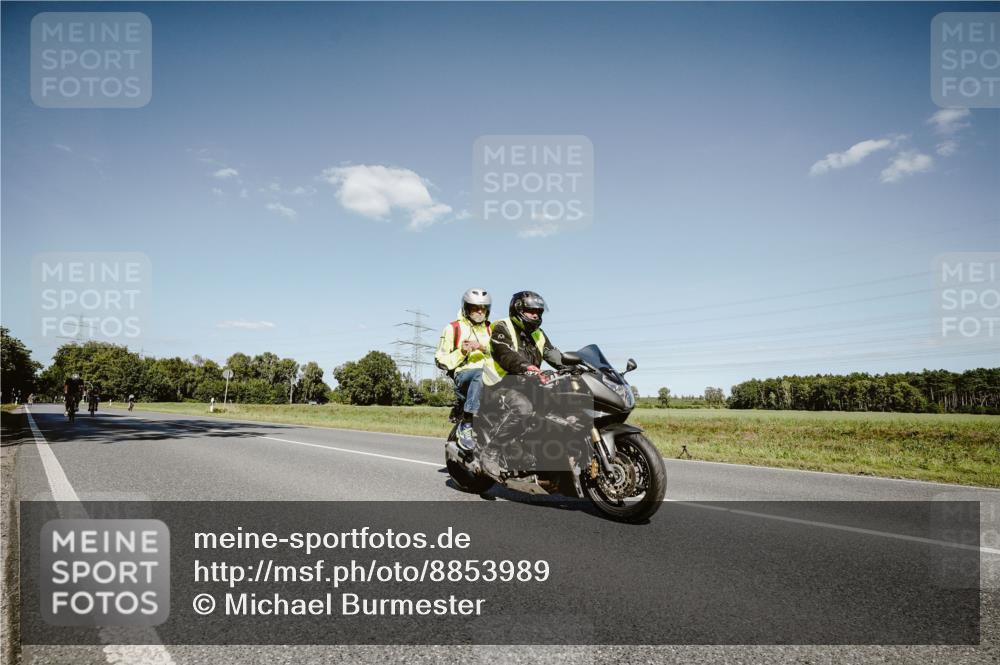 07.09.2025 - 19. Norderstedt Triathlon Michael Burmester http://msf.ph/oto/8853989 07.09.2025 14:54:25 Radfahren 411, 452, 963, 1012 meine-sportfotos.de
