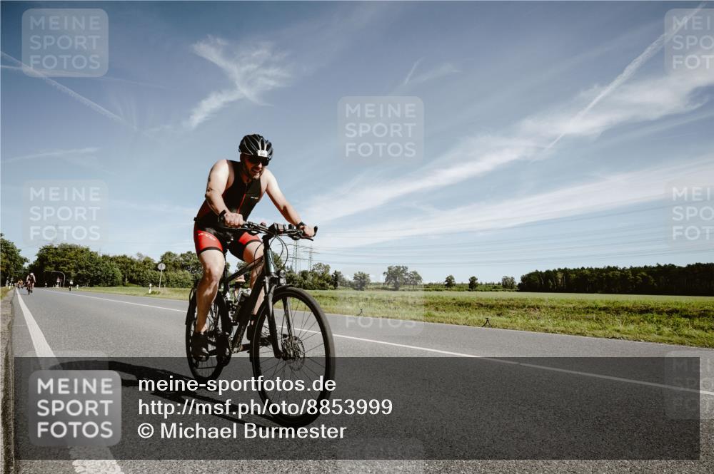 07.09.2025 - 19. Norderstedt Triathlon Michael Burmester http://msf.ph/oto/8853999 07.09.2025 11:56:20 Radfahren 802, 824, 1367 meine-sportfotos.de