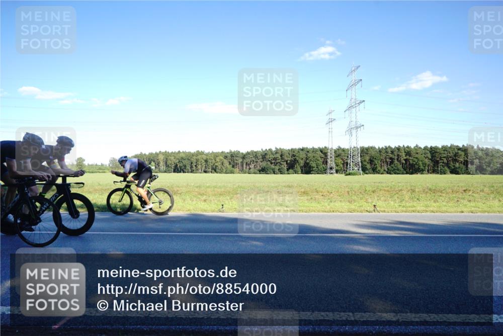 07.09.2025 - 19. Norderstedt Triathlon Michael Burmester http://msf.ph/oto/8854000 07.09.2025 16:07:39 Radfahren 483, 1452, 1621 meine-sportfotos.de