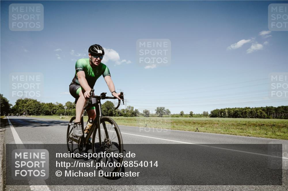 07.09.2025 - 19. Norderstedt Triathlon Michael Burmester http://msf.ph/oto/8854014 07.09.2025 14:54:47 Radfahren 1492 meine-sportfotos.de