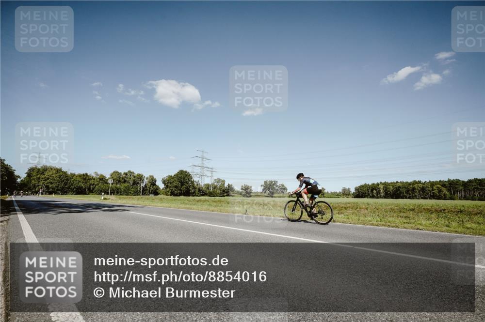 07.09.2025 - 19. Norderstedt Triathlon Michael Burmester http://msf.ph/oto/8854016 07.09.2025 14:54:49 Radfahren 1492 meine-sportfotos.de