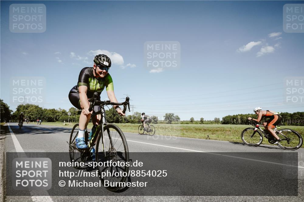 07.09.2025 - 19. Norderstedt Triathlon Michael Burmester http://msf.ph/oto/8854025 07.09.2025 14:54:58 Radfahren 454, 463, 464 meine-sportfotos.de