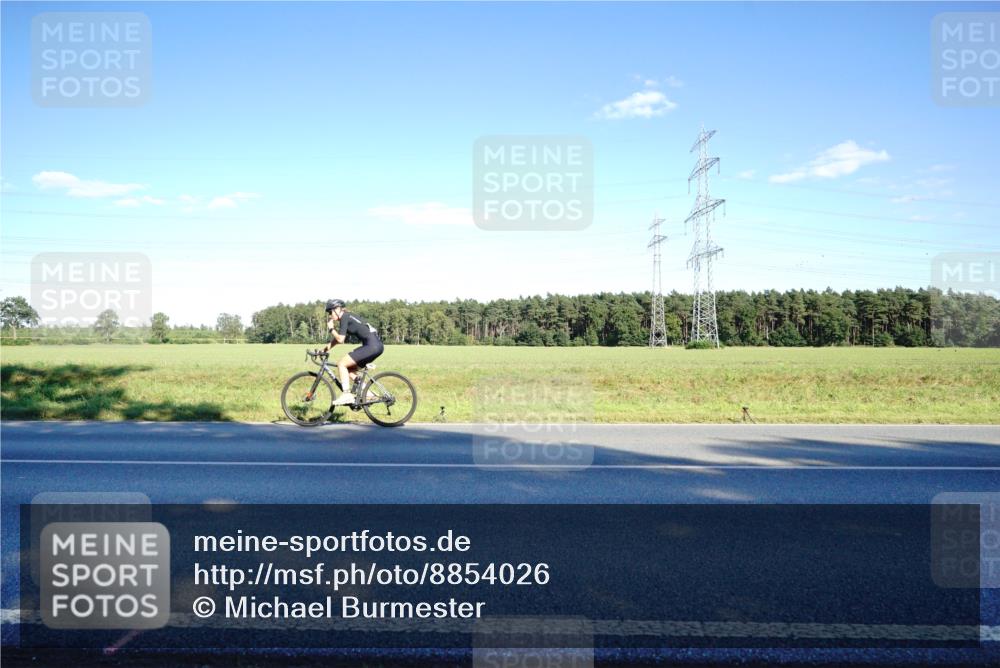 07.09.2025 - 19. Norderstedt Triathlon Michael Burmester http://msf.ph/oto/8854026 07.09.2025 16:07:43 Radfahren 483, 930, 1452, 1621 meine-sportfotos.de