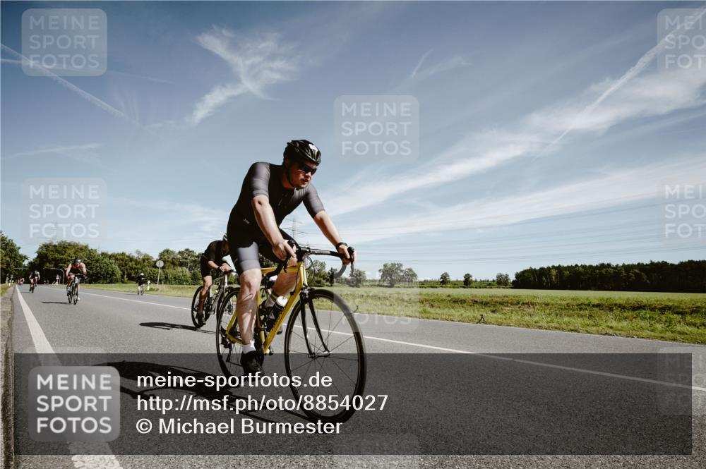 07.09.2025 - 19. Norderstedt Triathlon Michael Burmester http://msf.ph/oto/8854027 07.09.2025 11:56:46 Radfahren 164, 1334, 1346 meine-sportfotos.de
