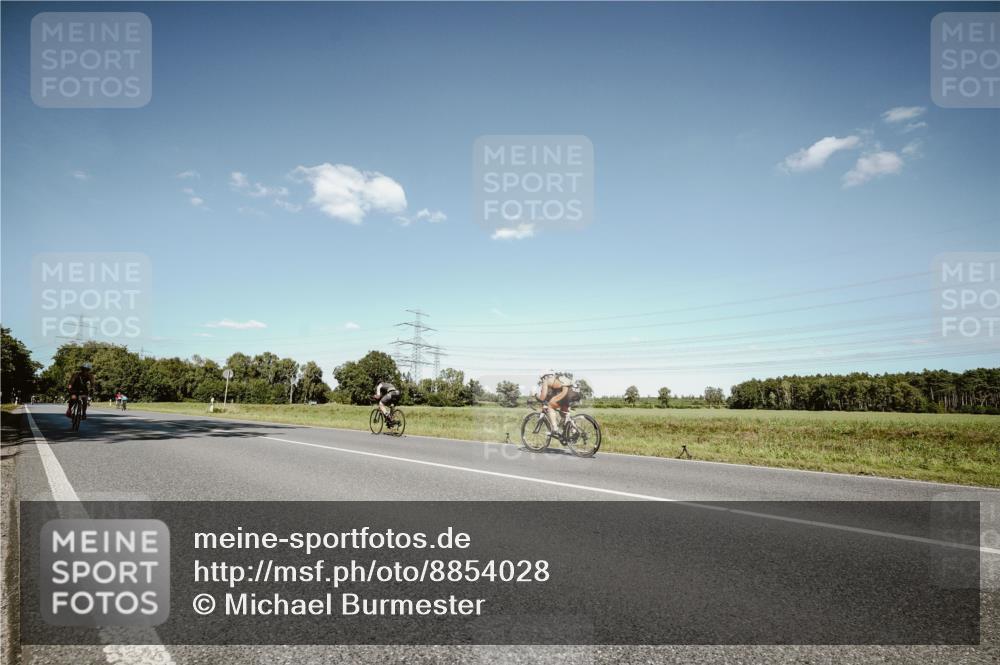 07.09.2025 - 19. Norderstedt Triathlon Michael Burmester http://msf.ph/oto/8854028 07.09.2025 14:54:59 Radfahren 454, 463, 464 meine-sportfotos.de
