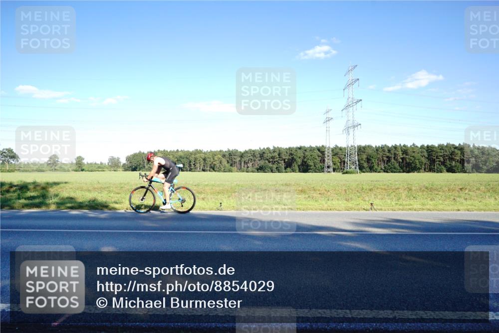 07.09.2025 - 19. Norderstedt Triathlon Michael Burmester http://msf.ph/oto/8854029 07.09.2025 16:07:46 Radfahren 930, 1529 meine-sportfotos.de