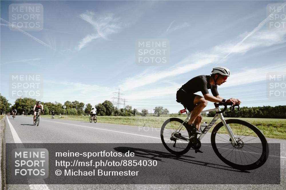 07.09.2025 - 19. Norderstedt Triathlon Michael Burmester http://msf.ph/oto/8854030 07.09.2025 11:56:46 Radfahren 164, 1334, 1346 meine-sportfotos.de