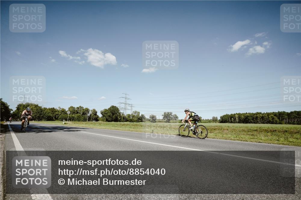 07.09.2025 - 19. Norderstedt Triathlon Michael Burmester http://msf.ph/oto/8854040 07.09.2025 14:55:26 Radfahren 1424 meine-sportfotos.de