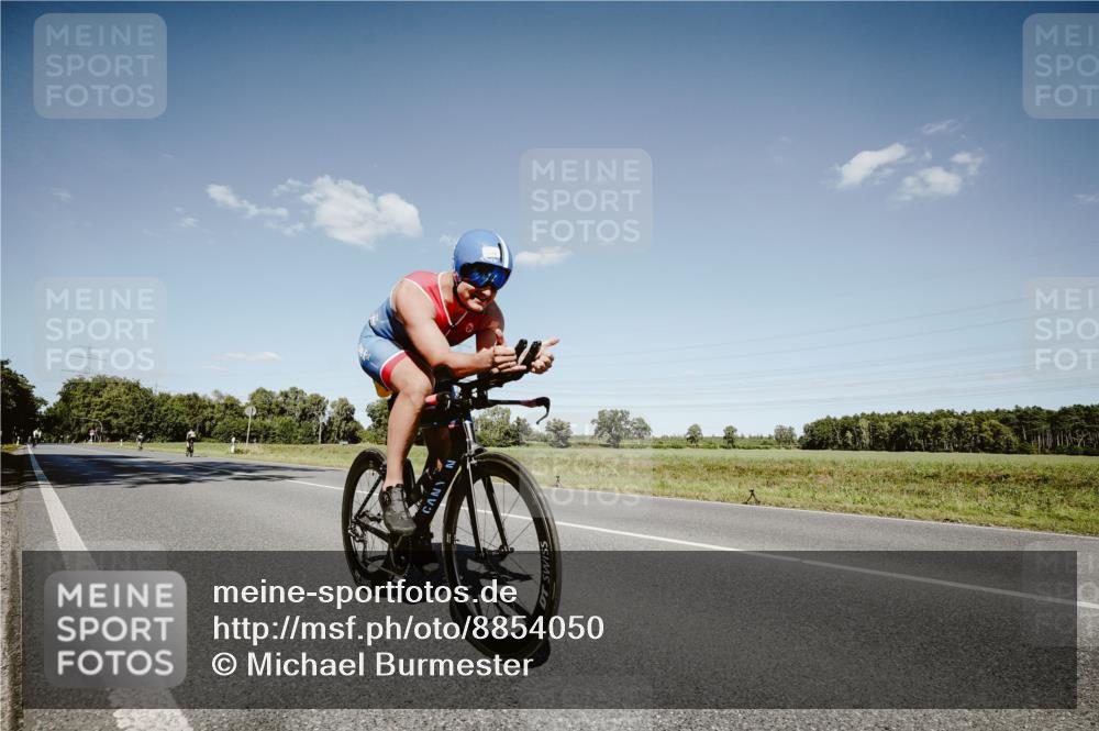 07.09.2025 - 19. Norderstedt Triathlon Michael Burmester http://msf.ph/oto/8854050 07.09.2025 14:55:32 Radfahren 1022 meine-sportfotos.de