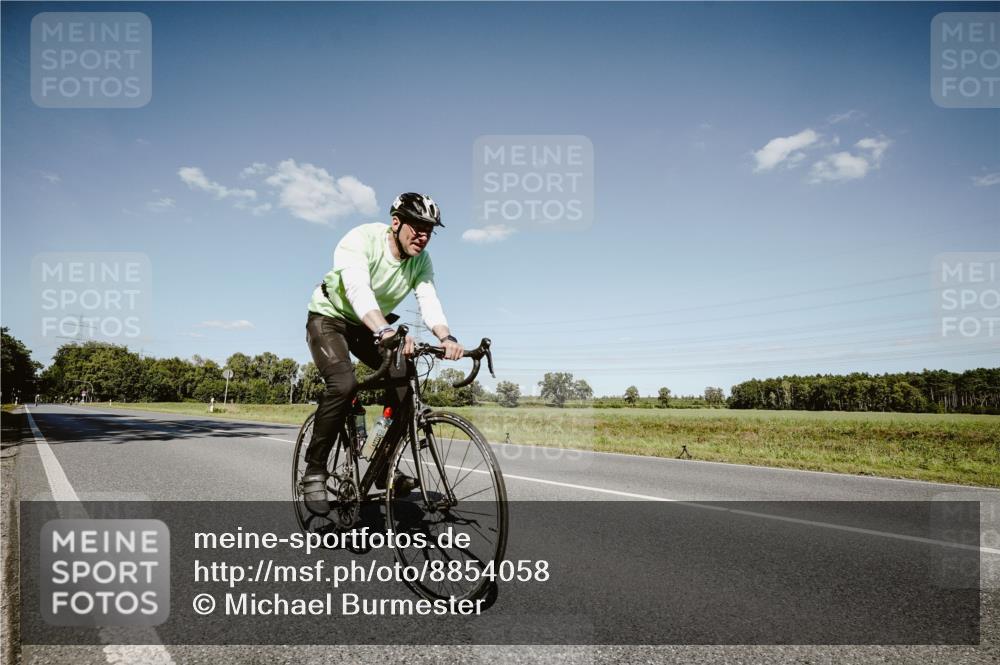 07.09.2025 - 19. Norderstedt Triathlon Michael Burmester http://msf.ph/oto/8854058 07.09.2025 14:55:39 Radfahren 905 meine-sportfotos.de
