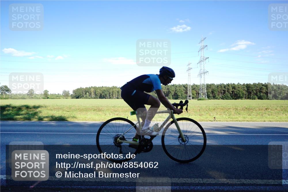07.09.2025 - 19. Norderstedt Triathlon Michael Burmester http://msf.ph/oto/8854062 07.09.2025 16:08:11 Radfahren 945, 1475, 1556, 1607 meine-sportfotos.de