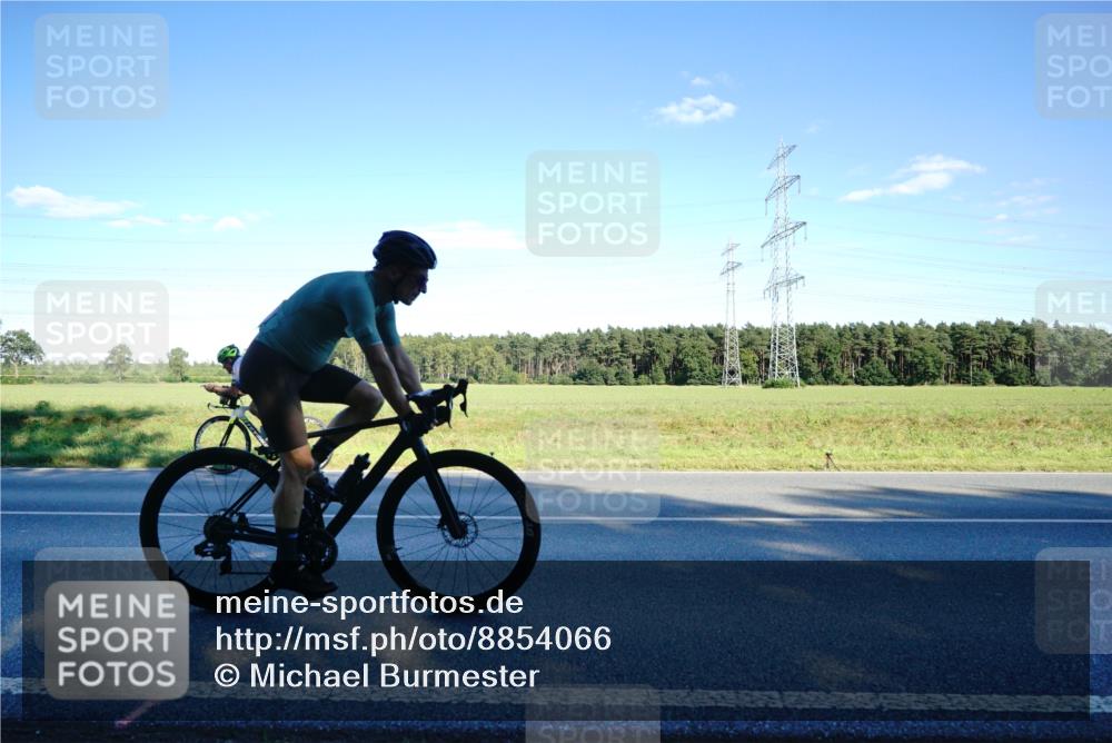07.09.2025 - 19. Norderstedt Triathlon Michael Burmester http://msf.ph/oto/8854066 07.09.2025 16:08:13 Radfahren 945, 1415, 1475, 1607 meine-sportfotos.de