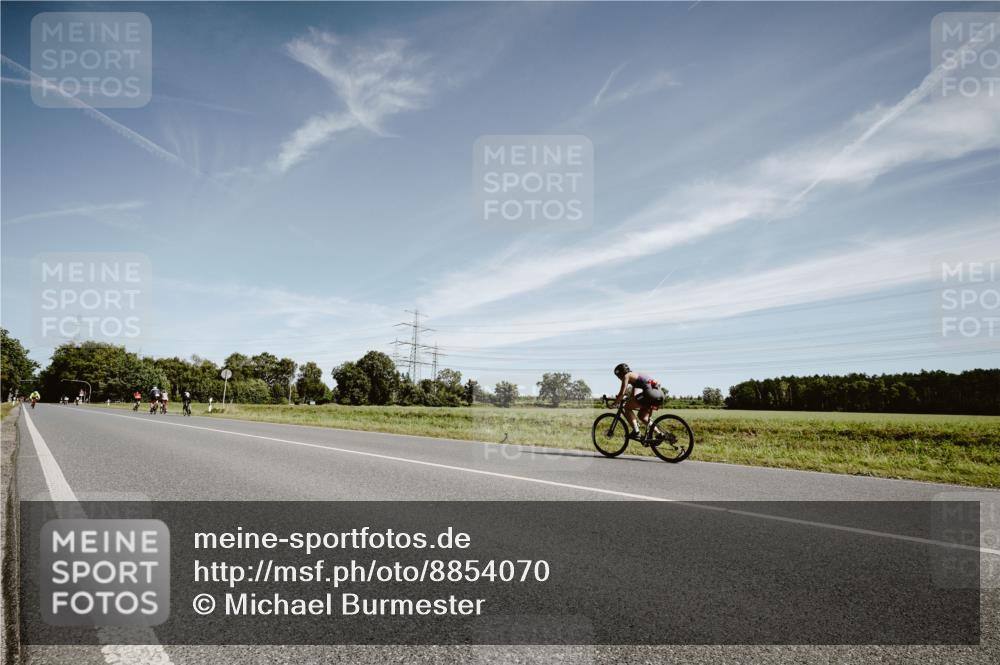 07.09.2025 - 19. Norderstedt Triathlon Michael Burmester http://msf.ph/oto/8854070 07.09.2025 11:57:03 Radfahren 857 meine-sportfotos.de