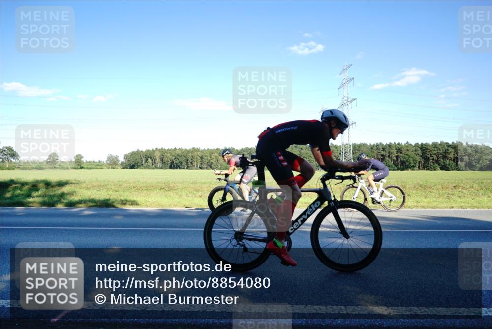 07.09.2025 - 19. Norderstedt Triathlon Michael Burmester http://msf.ph/oto/8854080 07.09.2025 16:08:19 Radfahren 461, 526, 1415, 1443, 1593 meine-sportfotos.de