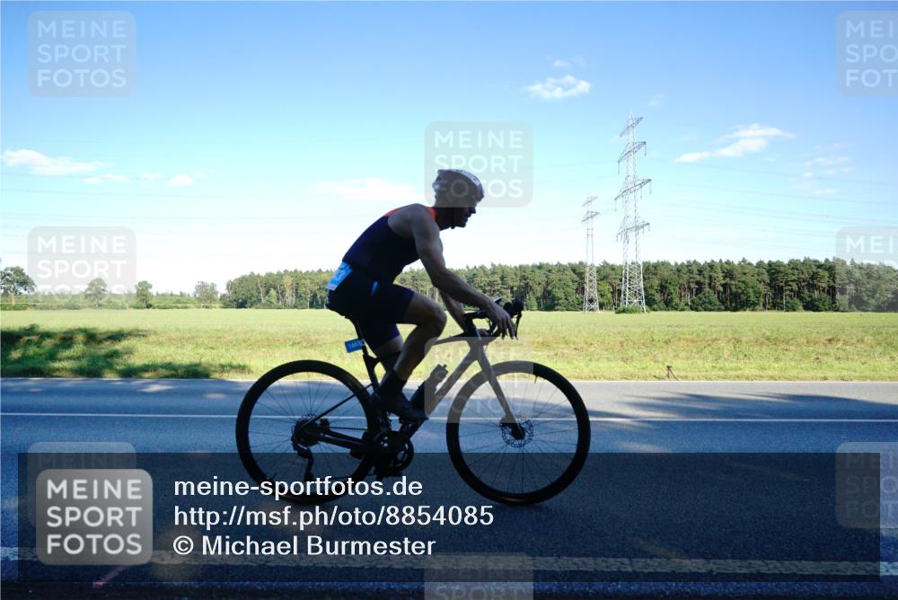 07.09.2025 - 19. Norderstedt Triathlon Michael Burmester http://msf.ph/oto/8854085 07.09.2025 16:08:21 Radfahren 526, 1443, 1579, 1593 meine-sportfotos.de