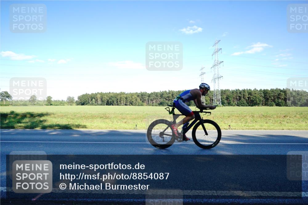 07.09.2025 - 19. Norderstedt Triathlon Michael Burmester http://msf.ph/oto/8854087 07.09.2025 16:08:21 Radfahren 526, 1443, 1579, 1593 meine-sportfotos.de