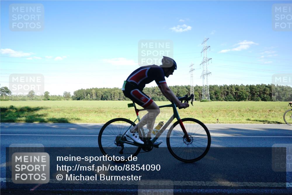 07.09.2025 - 19. Norderstedt Triathlon Michael Burmester http://msf.ph/oto/8854090 07.09.2025 16:08:23 Radfahren 526, 1443, 1579, 1593 meine-sportfotos.de